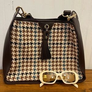 Elegant Houndstooth Patterned Brown Handbag